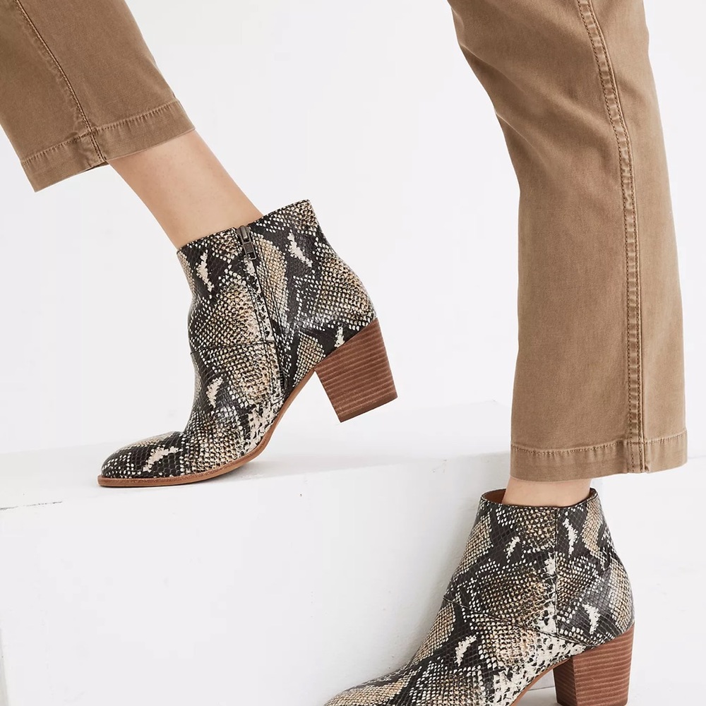 NWOT- Madewell Rosie Ankle Boot in Snake Embossed Leather. Size 7.5